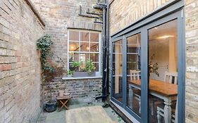 Bright De Beauvoir Pied A Terre
